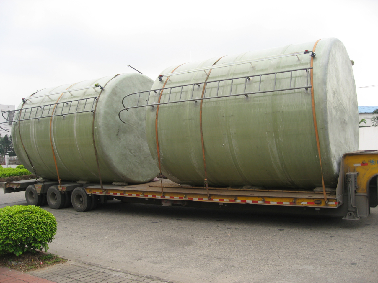 黑龍江玻璃鋼儲罐 大容積、長壽命、可替代PE儲罐的優選方案